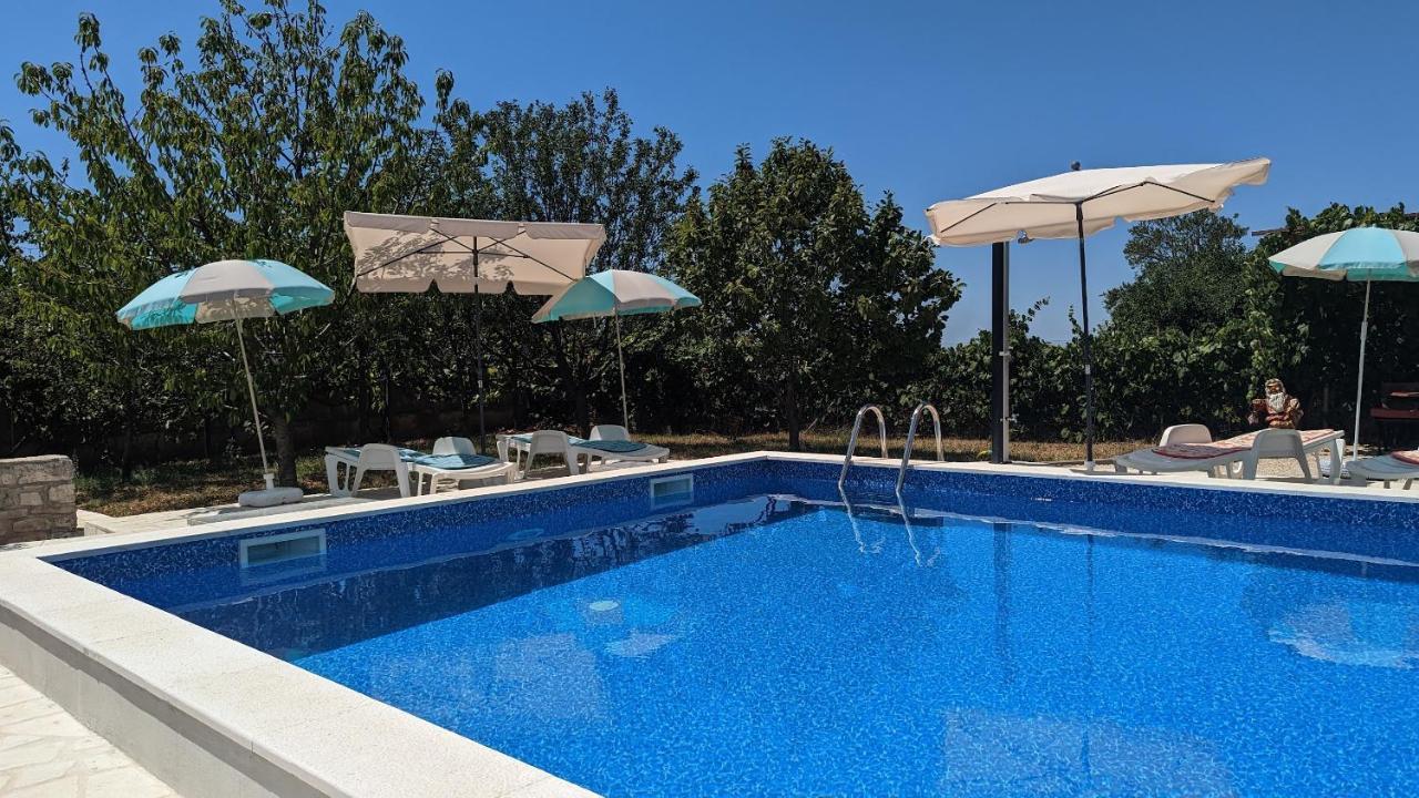 Apartman Aja Kaštelir Εξωτερικό φωτογραφία